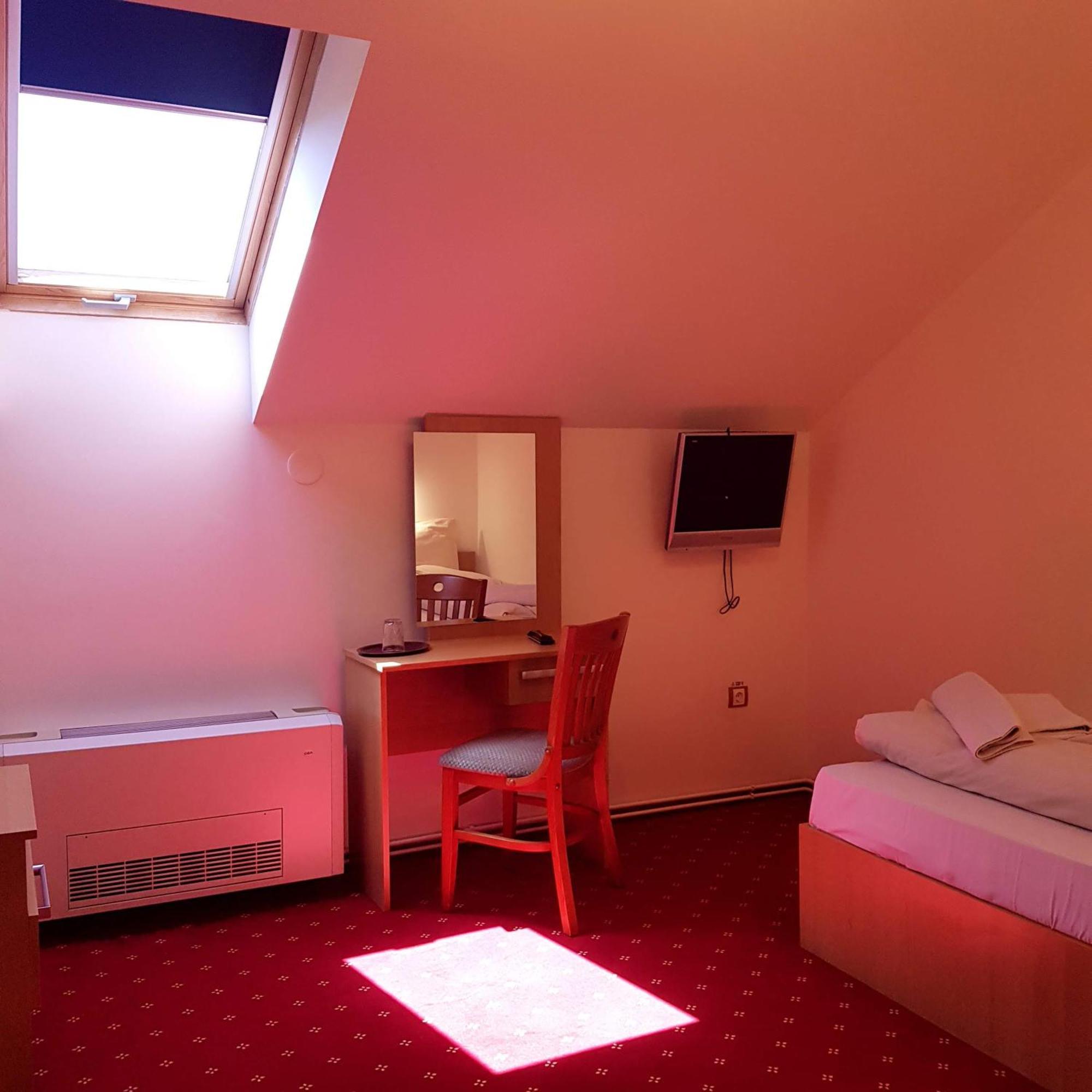 Motel Vector Găeşti エクステリア 写真