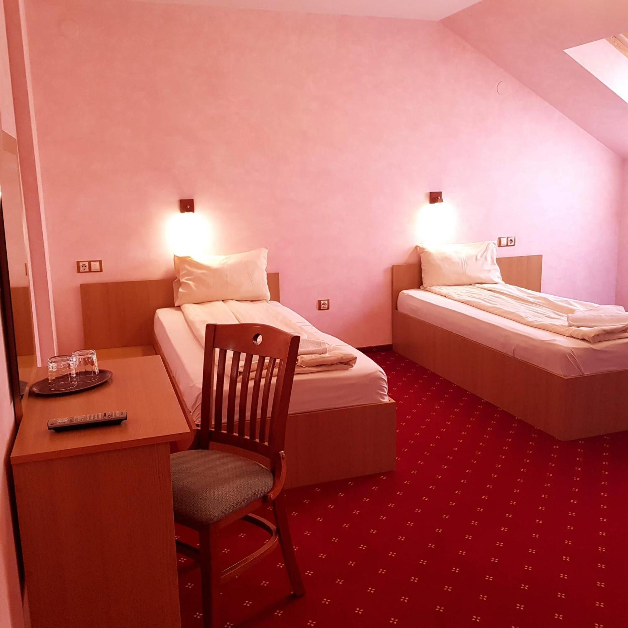 Motel Vector Găeşti エクステリア 写真